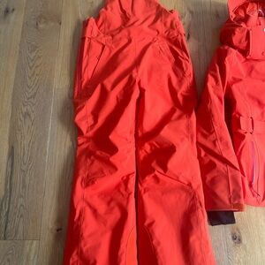 Women's Halfdays ski outfit set, Aston Ski Jacket and Carson Bibs (short)